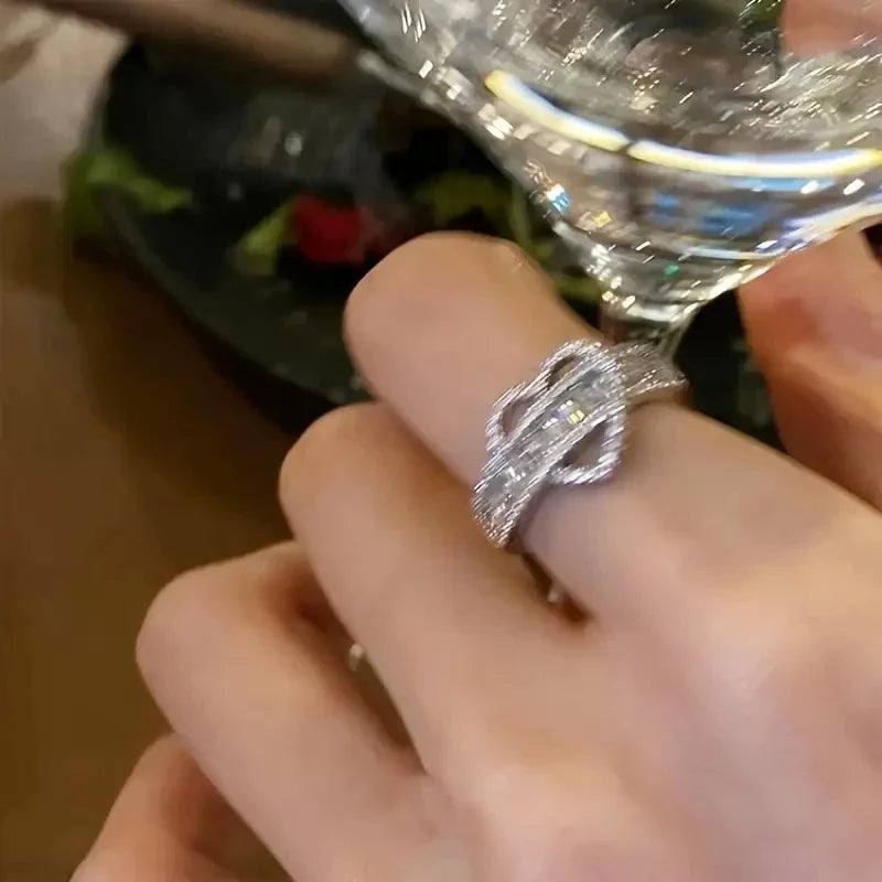 Huitan Unique Irregular Heart Designed Finger Rings for Women Bling Bling Cubic Zirconia Accessories Wedding Attractive Jewelry