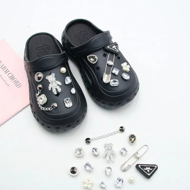 Hot New 1 Set Cute Hole Shoe Charms Brand Designer Shoes Charms Bling Accessories Fashion rhinestone Buckle Shoe Decoration