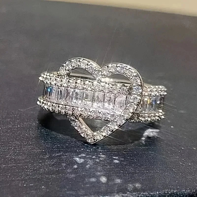 Huitan Unique Irregular Heart Designed Finger Rings for Women Bling Bling Cubic Zirconia Accessories Wedding Attractive Jewelry