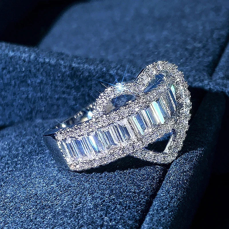 Huitan Unique Irregular Heart Designed Finger Rings for Women Bling Bling Cubic Zirconia Accessories Wedding Attractive Jewelry