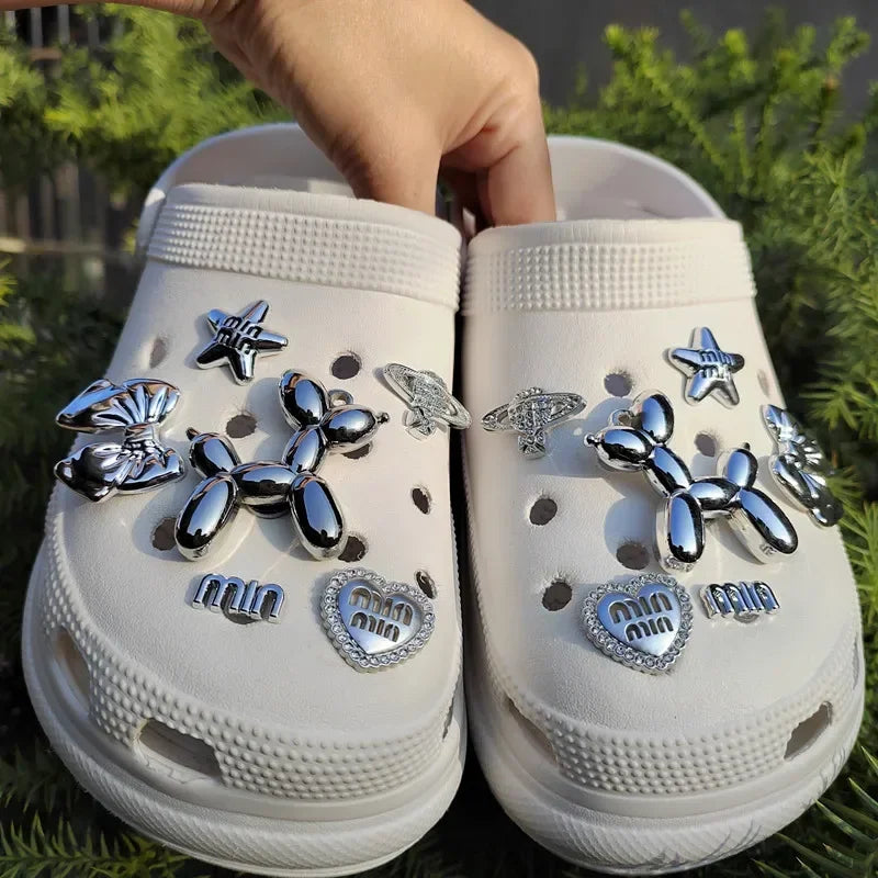 Hot New 1 Set Cute Hole Shoe Charms Brand Designer Shoes Charms Bling Accessories Fashion rhinestone Buckle Shoe Decoration