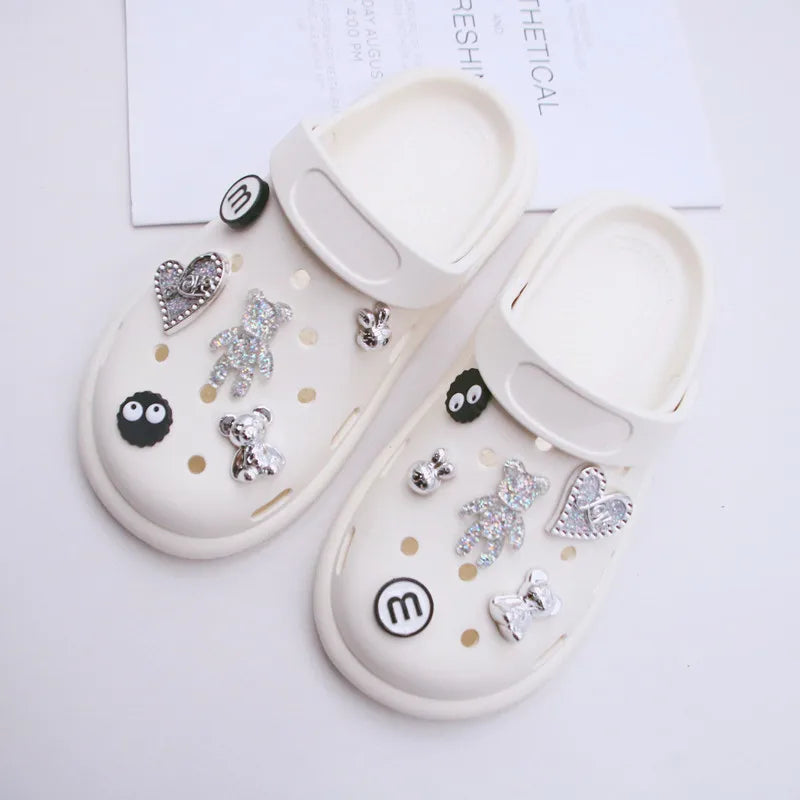 Hot New 1 Set Cute Hole Shoe Charms Brand Designer Shoes Charms Bling Accessories Fashion rhinestone Buckle Shoe Decoration