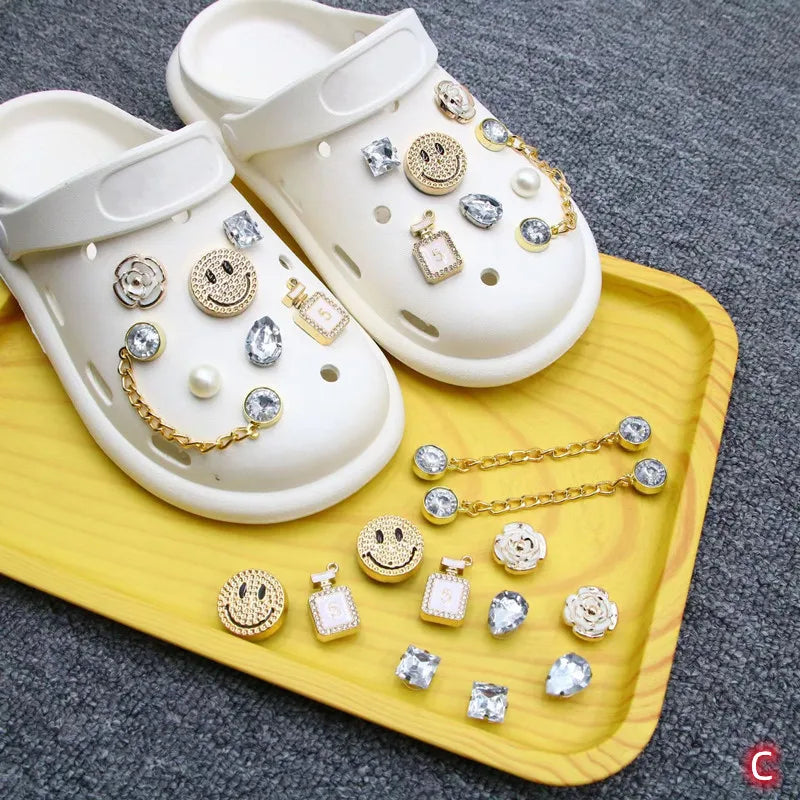 Hot New 1 Set Cute Hole Shoe Charms Brand Designer Shoes Charms Bling Accessories Fashion rhinestone Buckle Shoe Decoration
