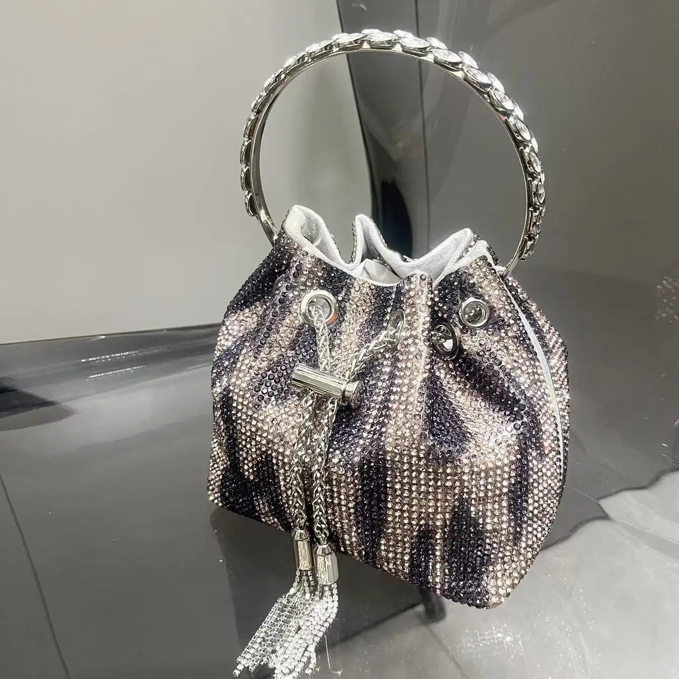 Luxury String Bucket Bag Crystal Shiny Rhinestones Diamond Evening Bag Women's Handbag Wedding Party Clutch Purse Crossbody Bag